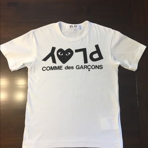 comme des garcons play inverted text logo tee